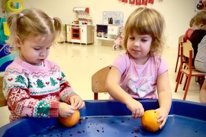 świąteczne zabawy sensoplastyczne