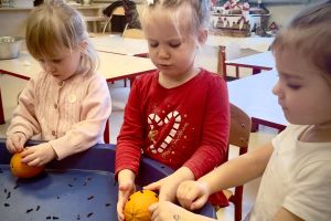 świąteczne zabawy sensoplastyczne