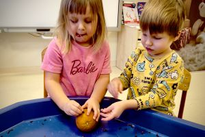 świąteczne zabawy sensoplastyczne