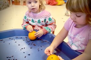 świąteczne zabawy sensoplastyczne