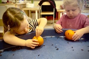 świąteczne zabawy sensoplastyczne