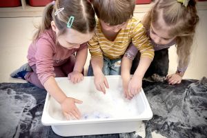 Zimowe zabawy sensoplastyczne