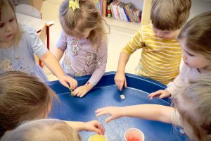 Zimowe zabawy sensoplastyczne