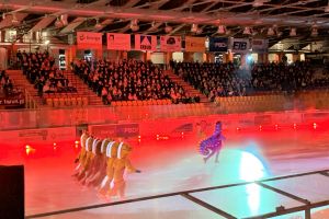 pokaz rewii na lodzie