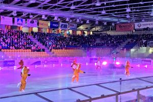 pokaz rewii na lodzie