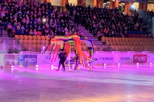 pokaz rewii na lodzie