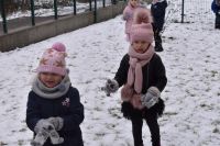 Zabawy zimowe na śniegu