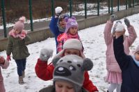 Zabawy zimowe na śniegu