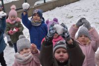 Zabawy zimowe na śniegu