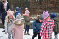 Zabawy zimowe na śniegu