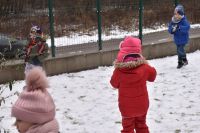 Zabawy zimowe na śniegu