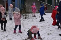 Zabawy zimowe na śniegu