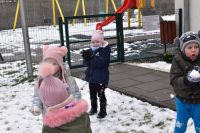 Zabawy zimowe na śniegu