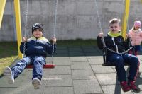 Wiosenne zabawy na placu zabaw