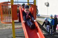 Wiosenne zabawy na placu zabaw