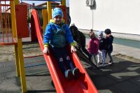 Wiosenne zabawy na placu zabaw