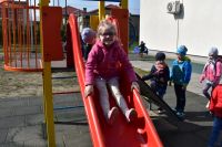 Wiosenne zabawy na placu zabaw