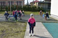 Wiosenne zabawy na placu zabaw