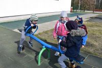 Wiosenne zabawy na placu zabaw