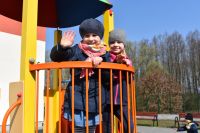 Wiosenne zabawy na placu zabaw