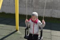 Wiosenne zabawy na placu zabaw