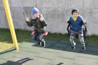 Wiosenne zabawy na placu zabaw