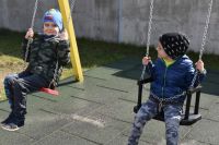 Wiosenne zabawy na placu zabaw