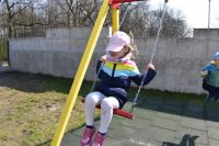 Wiosenne zabawy na placu zabaw