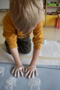 Nasza flaga- praca plastyczna