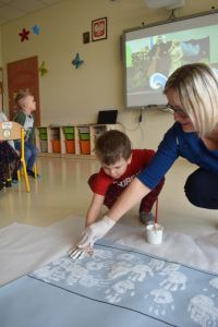 Nasza flaga- praca plastyczna