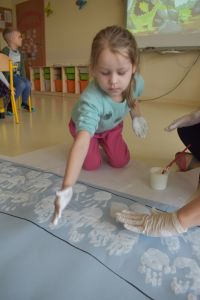 Nasza flaga- praca plastyczna