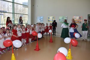 pokaz mody patriotycznej