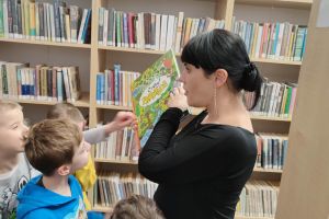 wizyta w Gminnej Bibliotece Publicznej w Małej Nieszawce