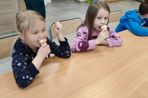 wizyta w Gminnej Bibliotece Publicznej w Małej Nieszawce