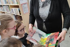 wizyta w Gminnej Bibliotece Publicznej w Małej Nieszawce