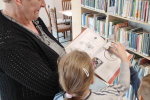 wizyta w Gminnej Bibliotece Publicznej w Małej Nieszawce
