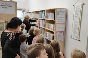 wizyta w Gminnej Bibliotece Publicznej w Małej Nieszawce