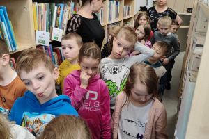 wizyta w Gminnej Bibliotece Publicznej w Małej Nieszawce