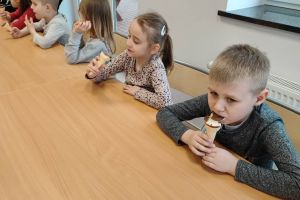 wizyta w Gminnej Bibliotece Publicznej w Małej Nieszawce