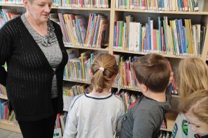 wizyta w Gminnej Bibliotece Publicznej w Małej Nieszawce