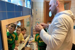 Eksperymenty z tatą Tomka