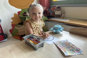 Pierwsze dni dzieci z grupy biedronek w przedszkolu