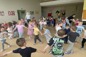 Zabawy taneczne z grupą MagMowcy