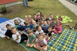 448047556_8321506617877989_3313223663587222369_npiknik dzieci z grupy biedronki
