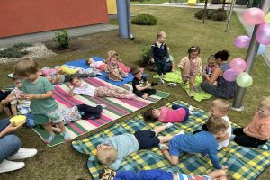 448064742_8321505541211430_7834531041110177613_npiknik dzieci z grupy biedronki