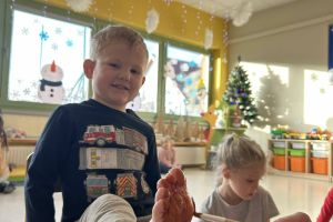 Świąteczne zabawy plastyczna