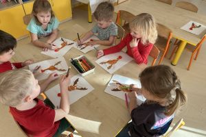 Świąteczne zabawy plastyczna